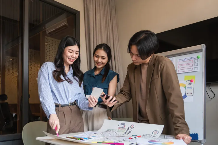 Tim membahas strategi Public Relations Indonesia untuk membangun reputasi brand